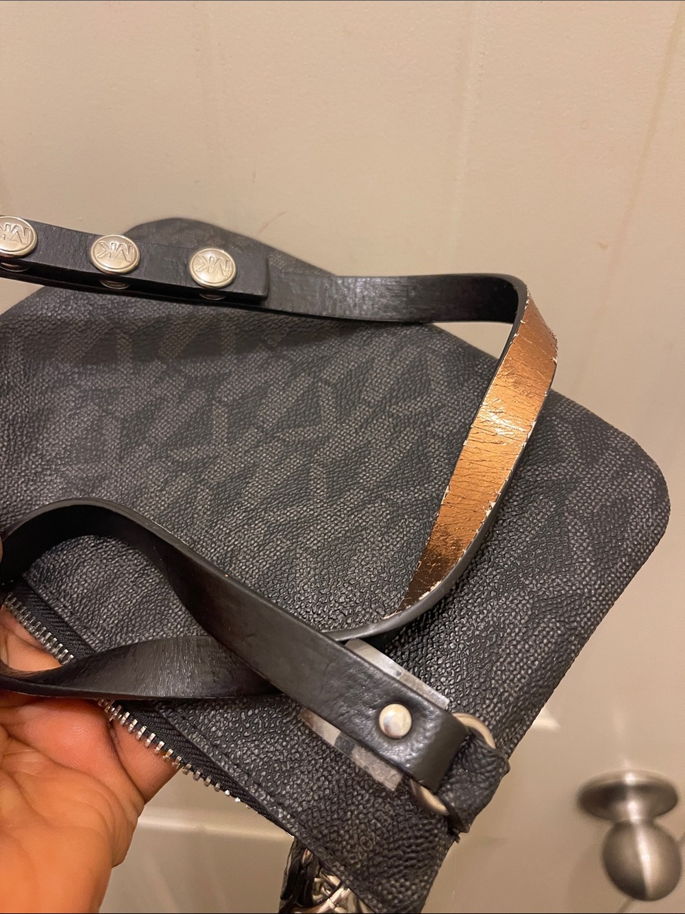 Michael Michael Kors please check all picture of condition - Picture 16 of 17